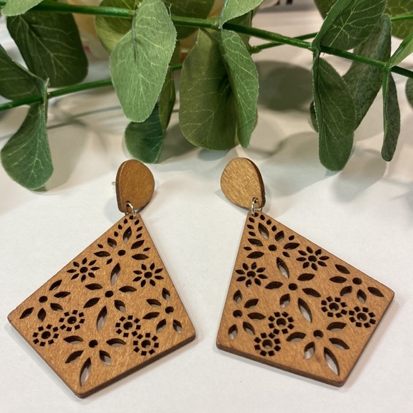Gorgeous boho laser cut wooden earrings! - Picture 7 of 7